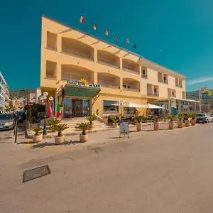 4* מלון Riva Del Sole